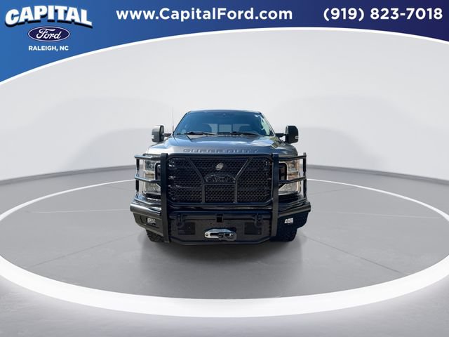 Used 2022 Ford F250 XLT w/ Black Appearance Package AWD/4WD image 3