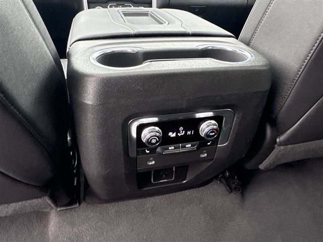 Certified 2023 GMC Yukon SLT w/ SLT Premium Package AWD/4WD image 22