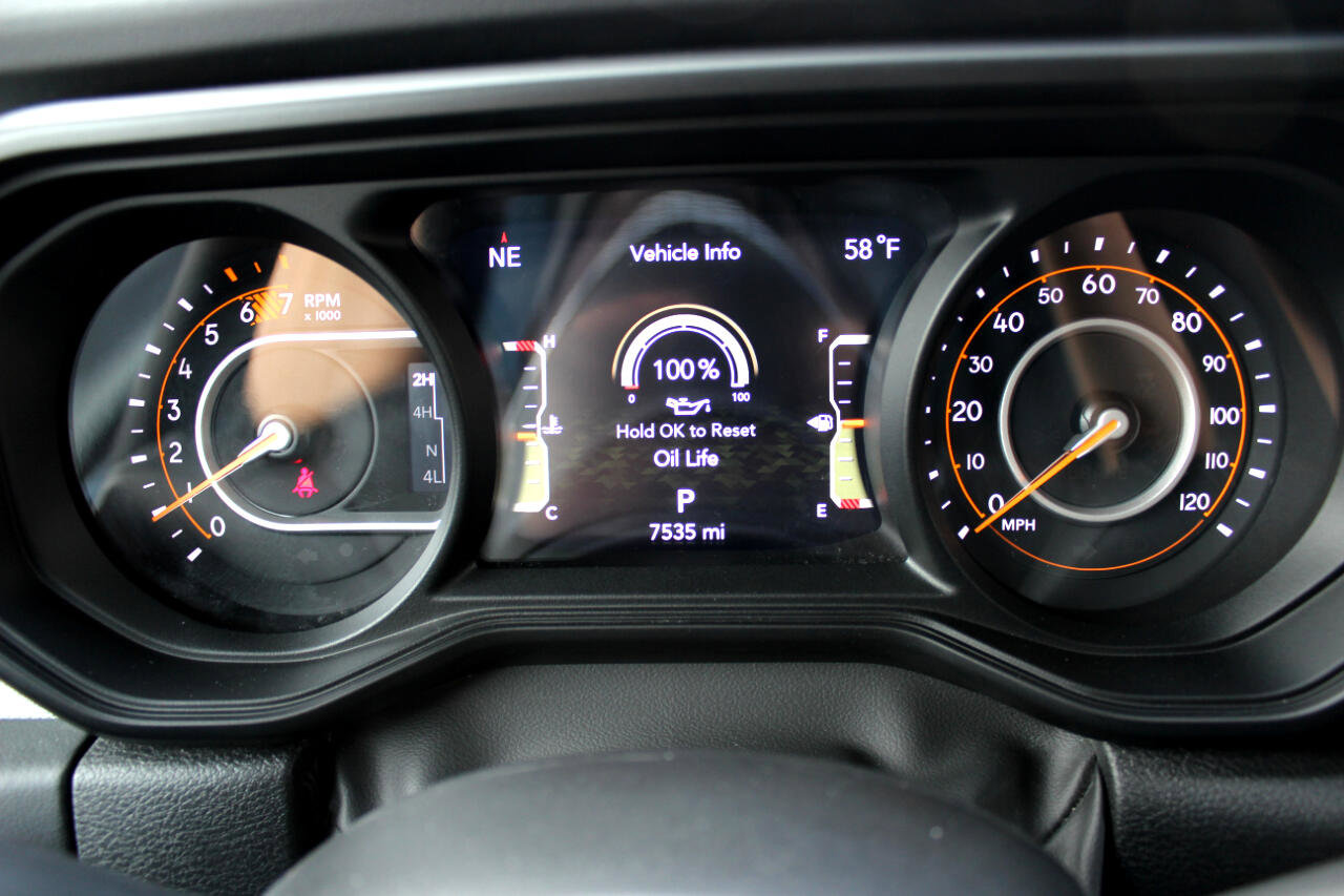 Used 2025 Jeep Wrangler Sahara image 26