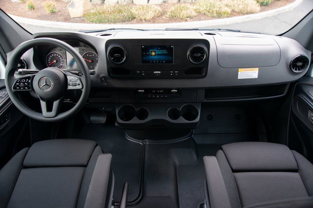 Used 2024 Mercedes-Benz Sprinter 2500 image 27