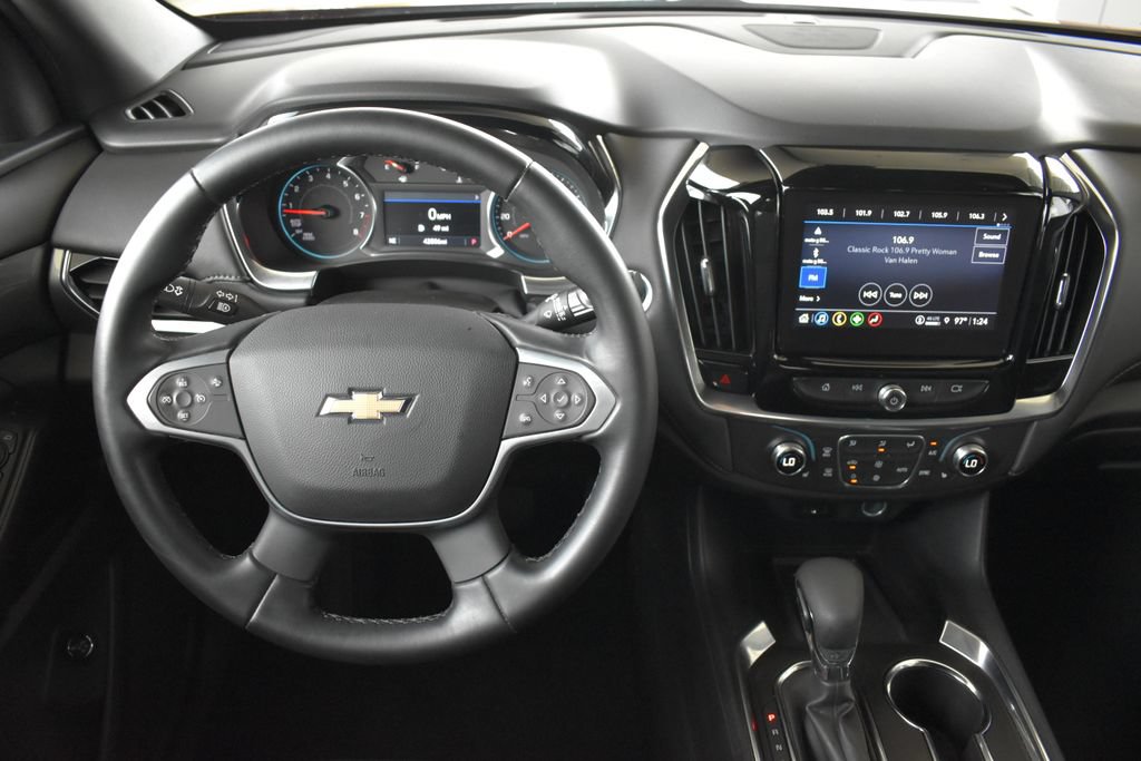 Used 2023 Chevrolet Traverse LT FWD image 3
