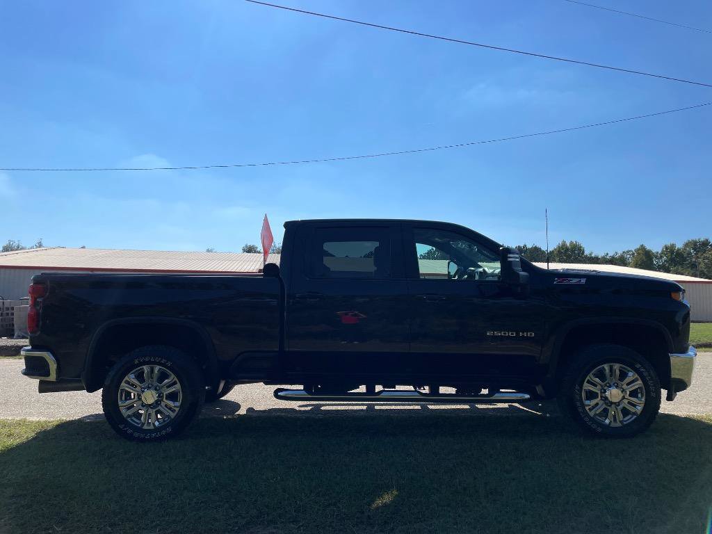 Used 2022 Chevrolet Silverado 2500 LT w/ Convenience Package AWD/4WD image 4