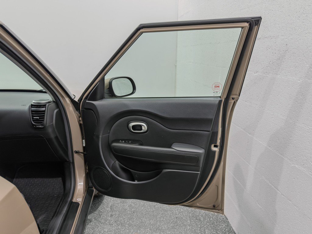 Used 2014 Kia Soul FWD image 18
