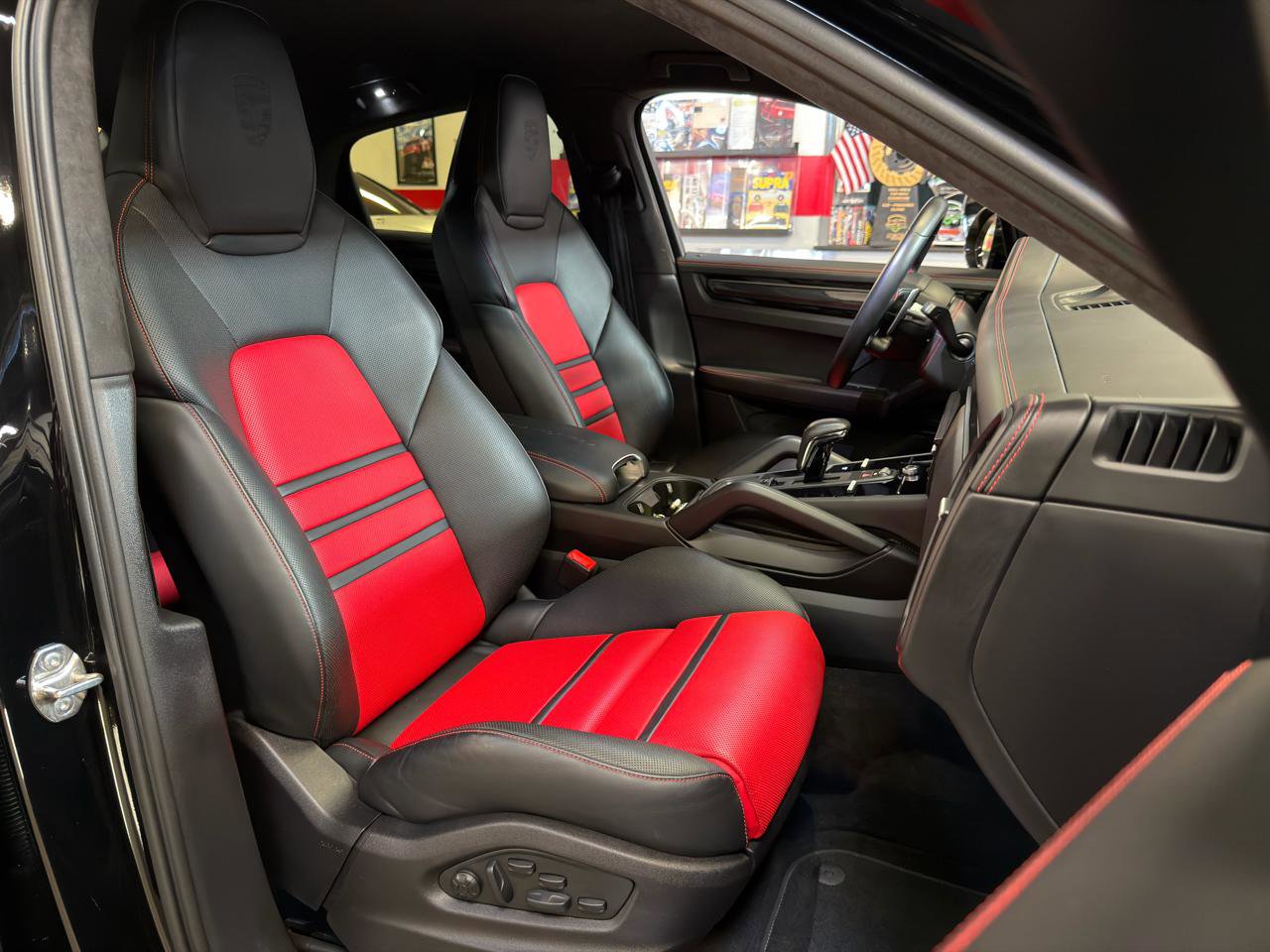 Used 2023 Porsche Cayenne Turbo GT AWD/4WD image 22