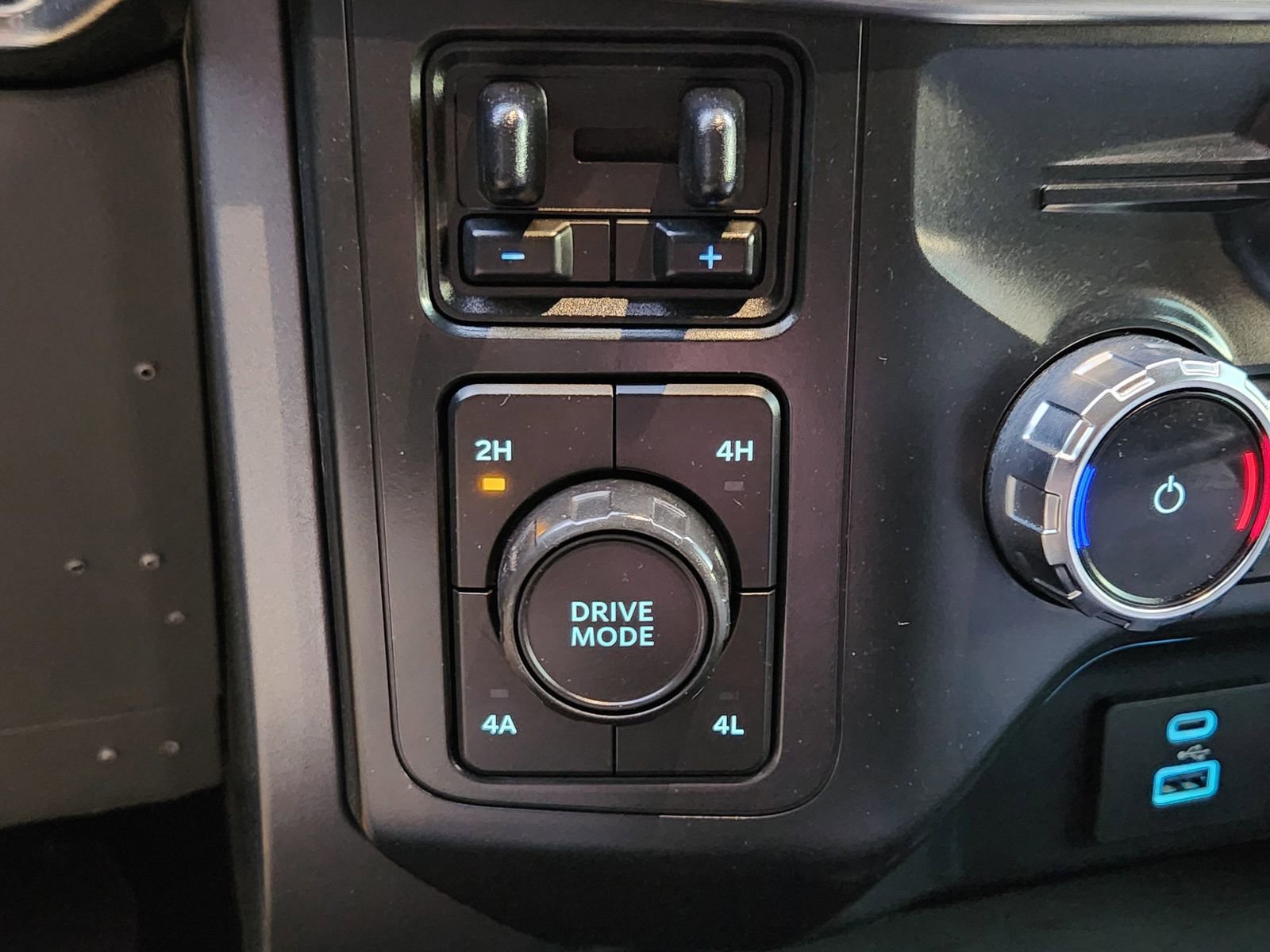 Used 2022 Ford F150 Lariat w/ Equipment Group 501A Mid image 25