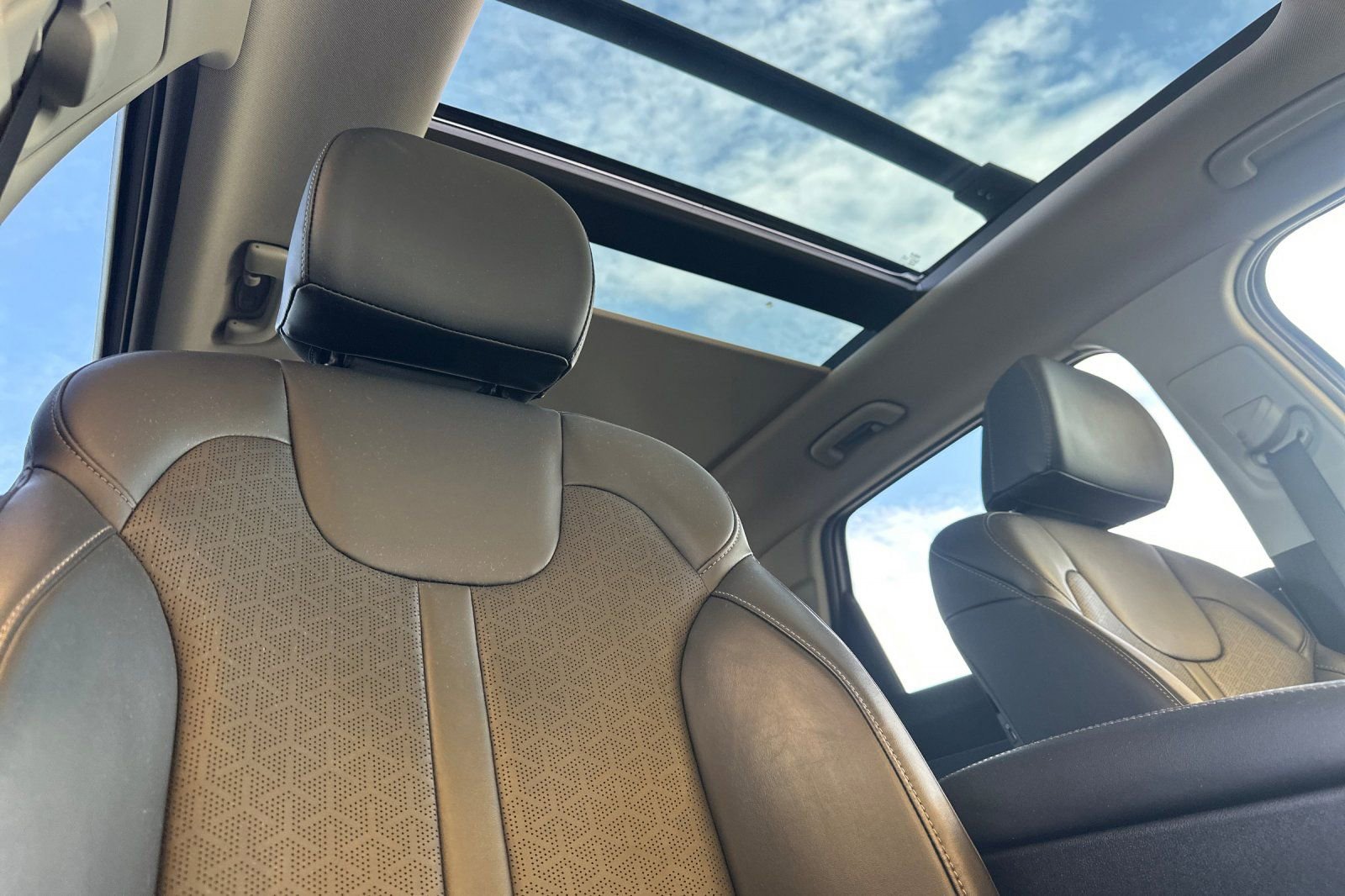 Used 2022 Kia Sorento EX w/ Panoramic Sunroof Package AWD/4WD image 20