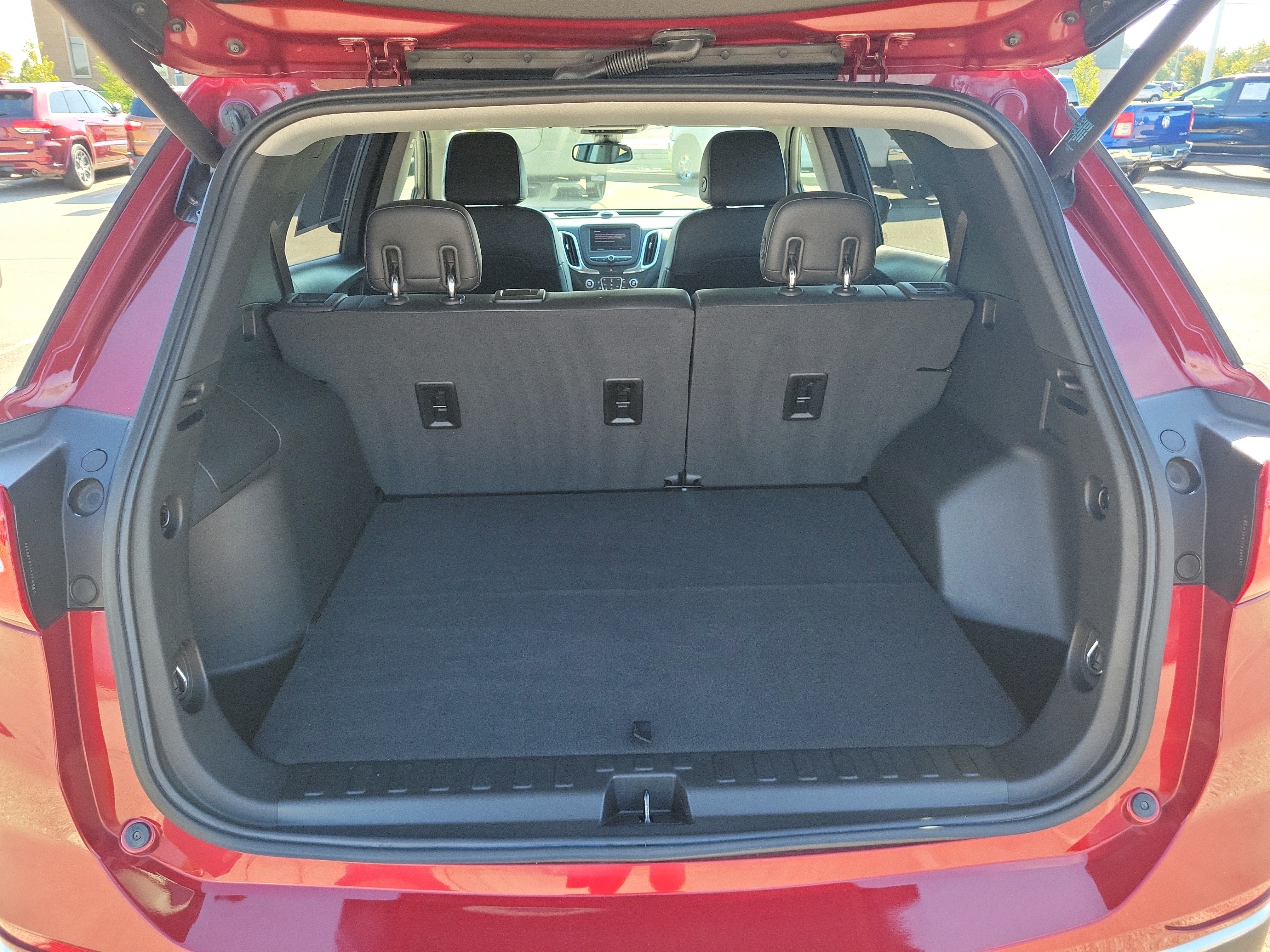 Used 2020 Chevrolet Equinox LT w/ Sport Edition FWD image 7