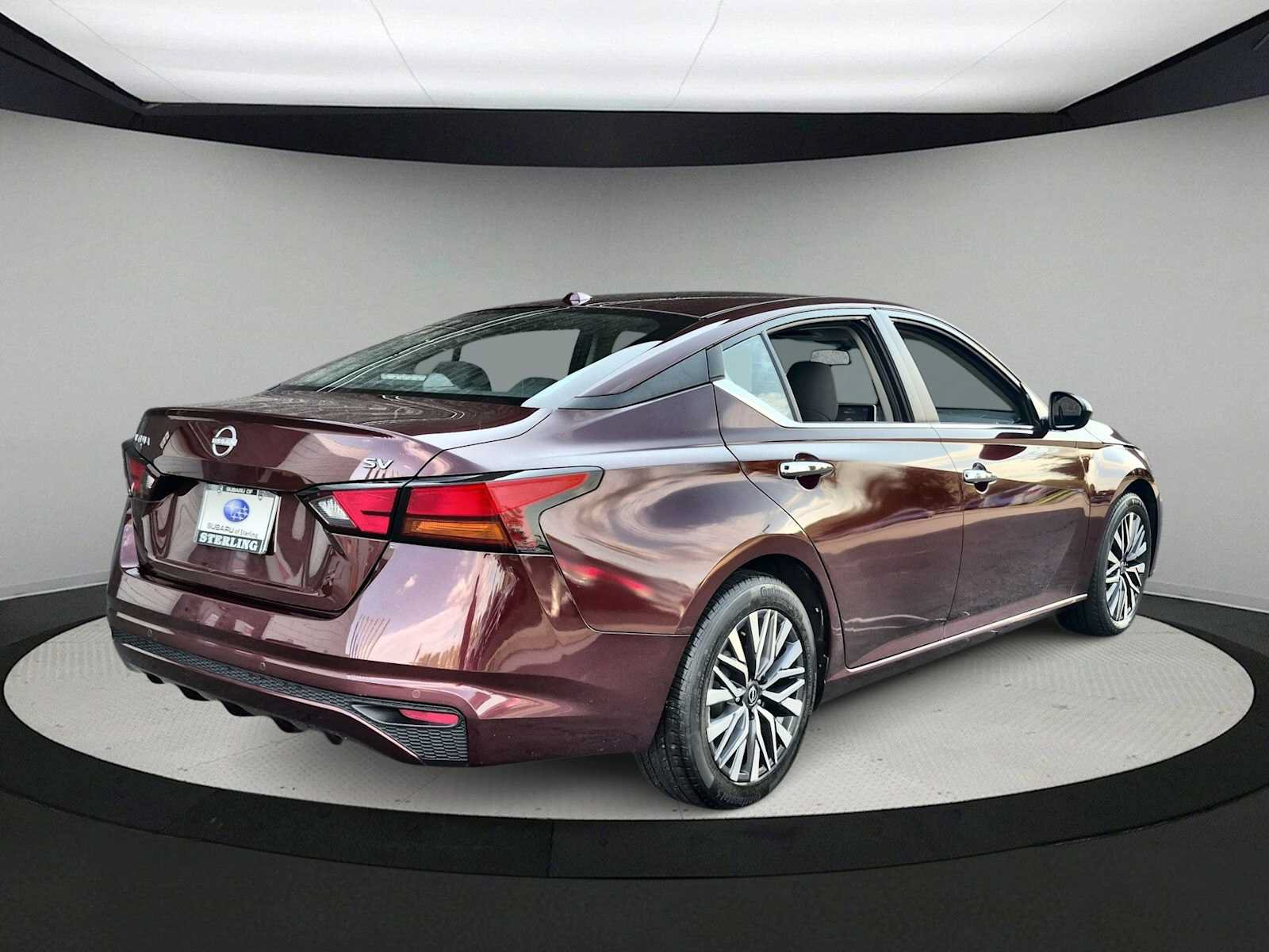 Used 2024 Nissan Altima 2.5 SV FWD image 8
