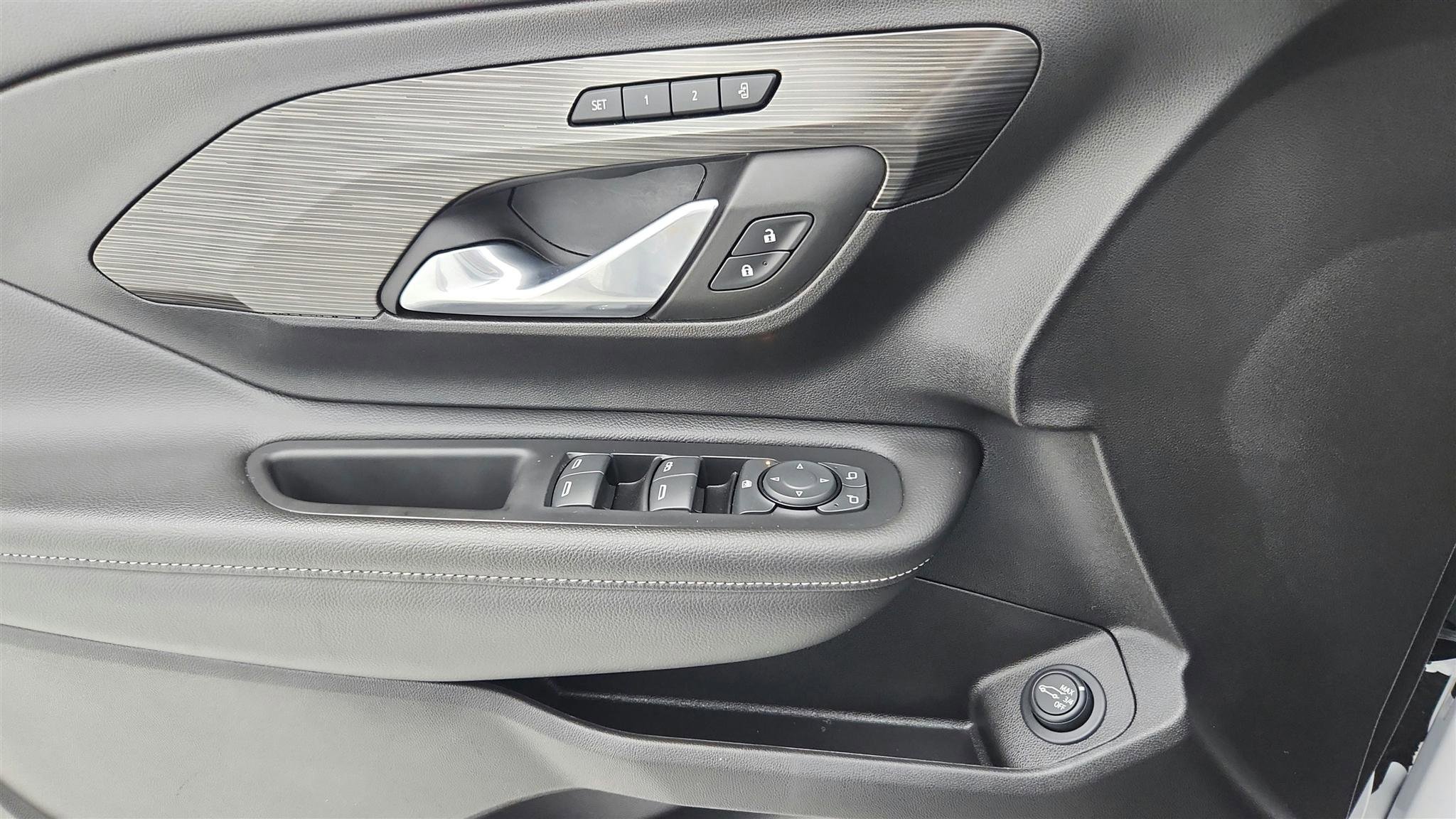 Used 2024 GMC Terrain SLT image 36