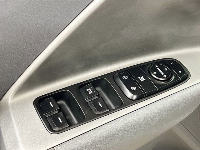 Certified 2022 Kia Niro LX image 17