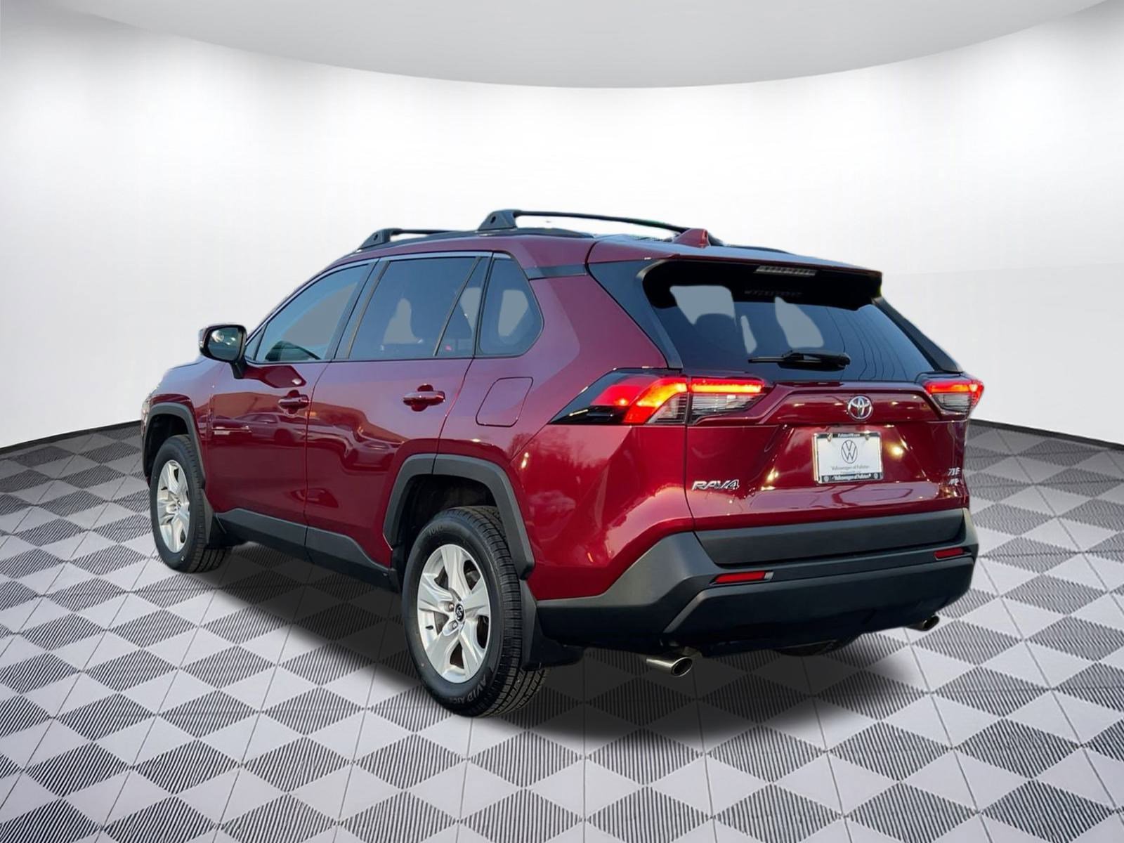 Used 2020 Toyota RAV4 XLE image 3