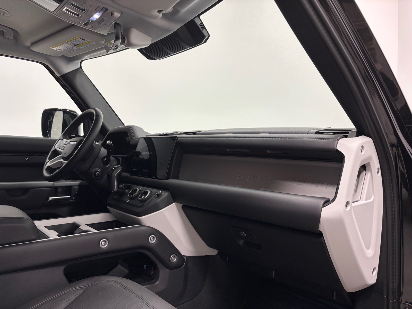 New 2025 Land Rover Defender 130 X-Dynamic SE AWD/4WD image 30