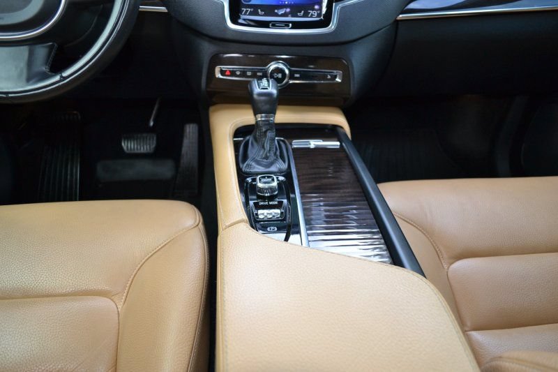 Used 2017 Volvo XC90 T6 Momentum w/ Vision Package AWD/4WD image 21
