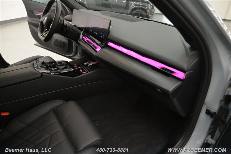 Used 2025 BMW 550e xDrive w/ Premium Package AWD/4WD image 19