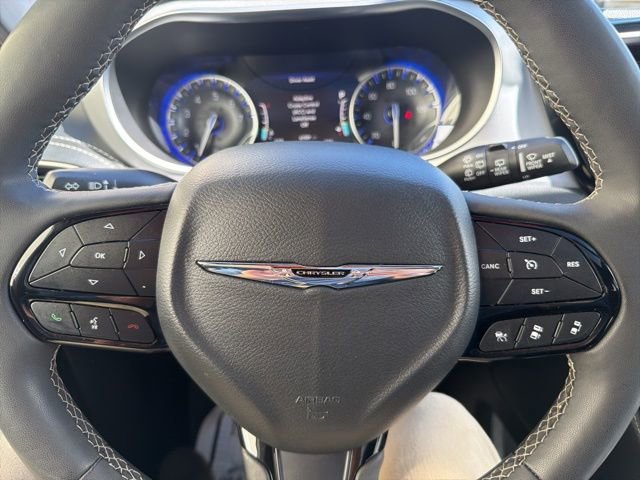 Used 2025 Chrysler Pacifica Limited image 15