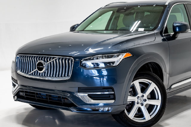 Used 2024 Volvo XC90 B5 Core AWD/4WD image 2
