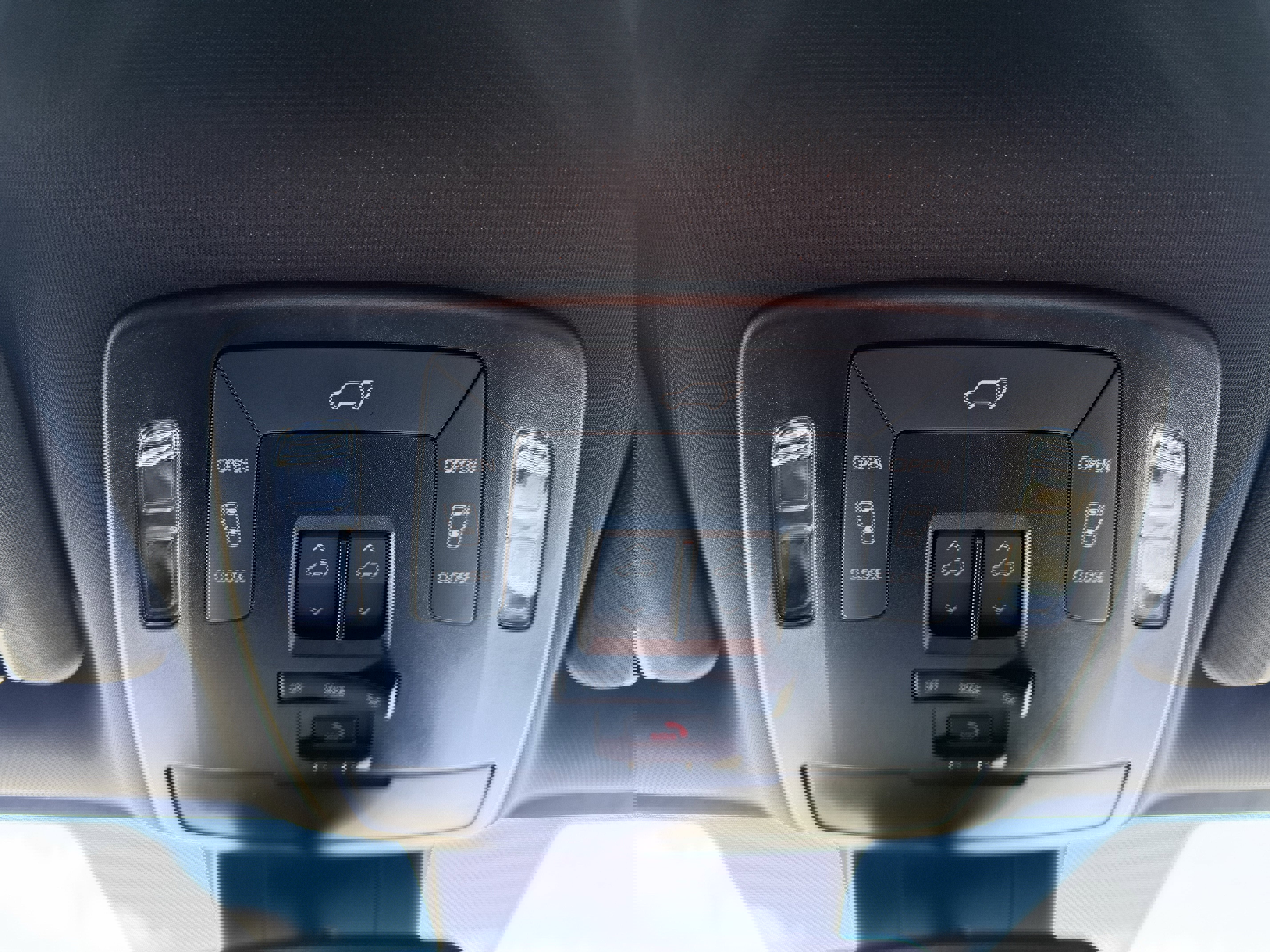 Used 2025 Toyota Sienna XLE Woodland Edition image 24