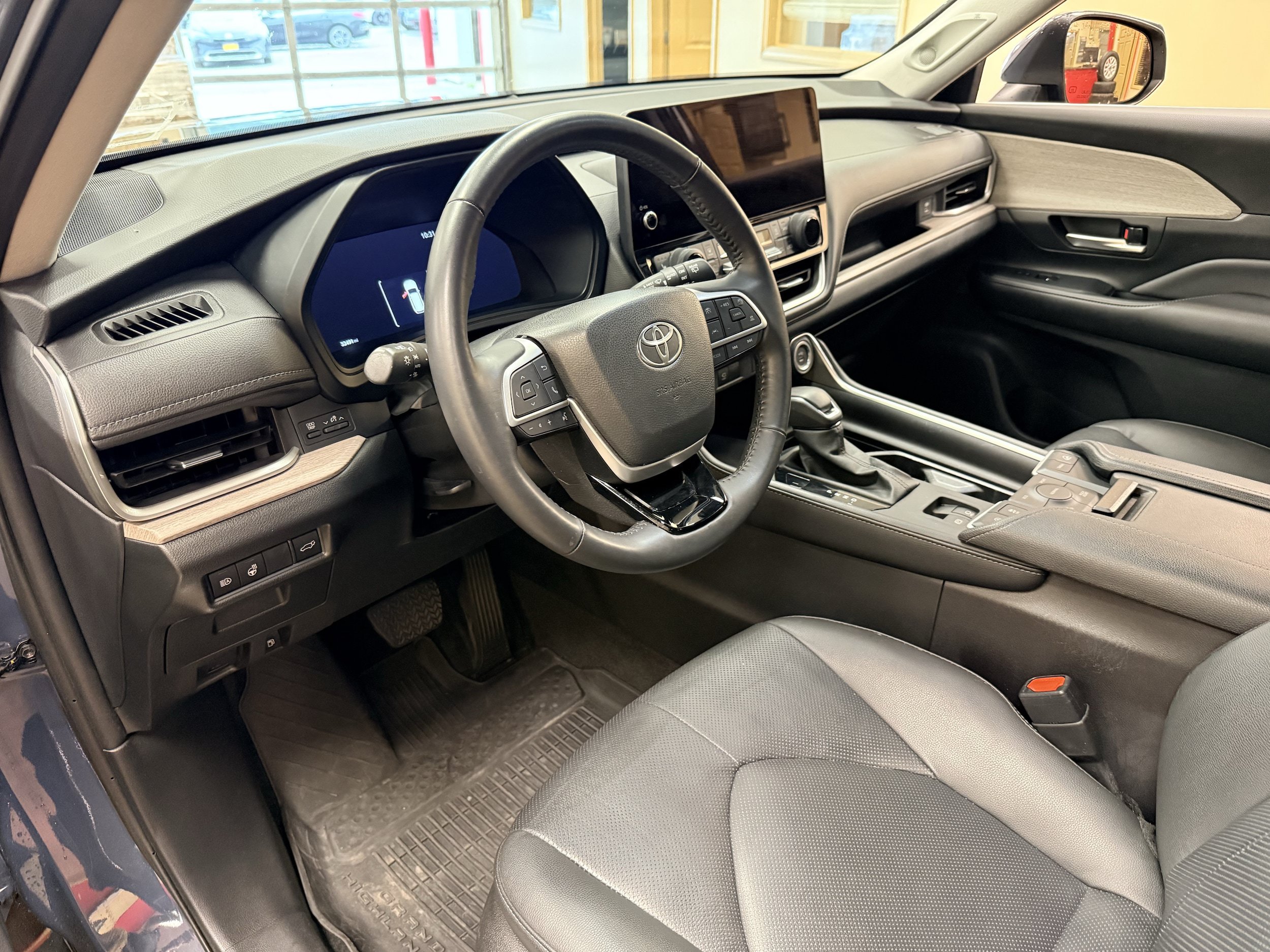 Used 2024 Toyota Grand Highlander AWD image 6