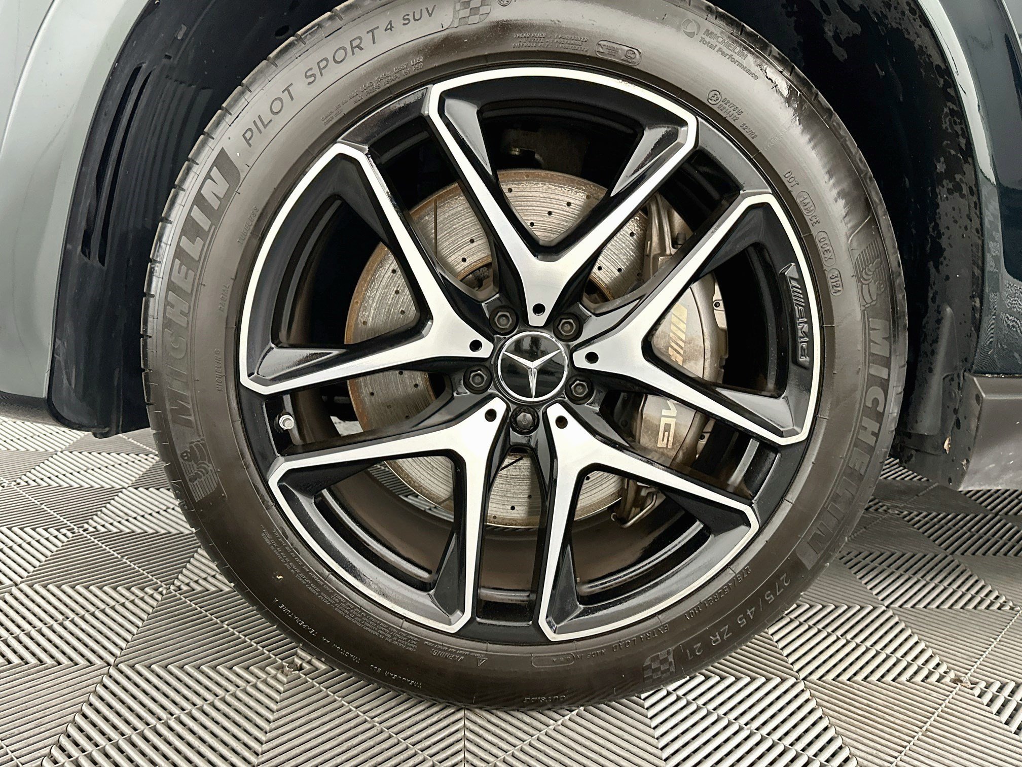 Used 2025 Mercedes-Benz GLE 53 AMG 4MATIC w/ 3rd Row Seat Package image 36