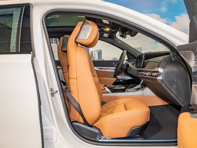 Used 2026 BMW 740i xDrive image 21