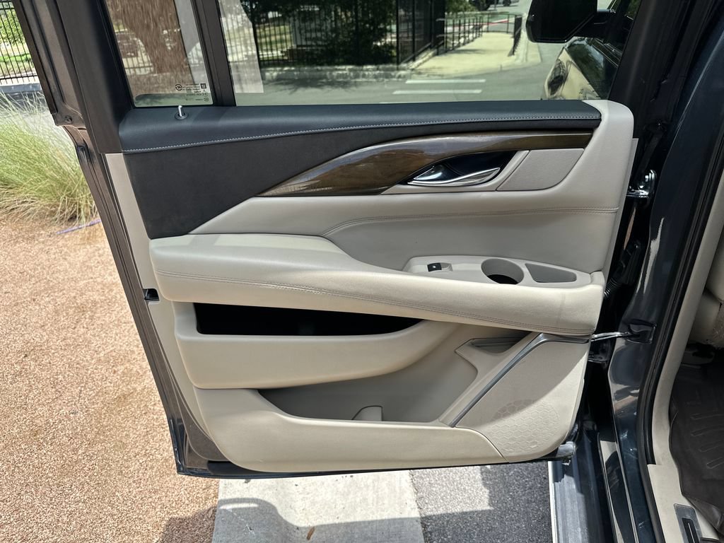 Used 2020 Cadillac Escalade ESV Luxury RWD image 34