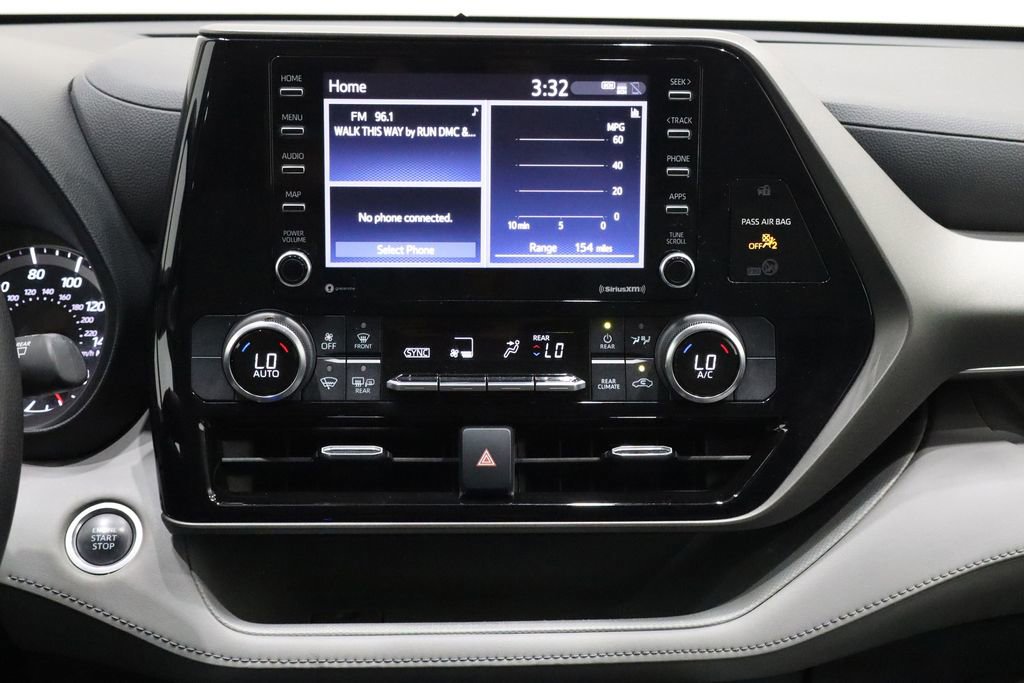 Used 2021 Toyota Highlander L image 31