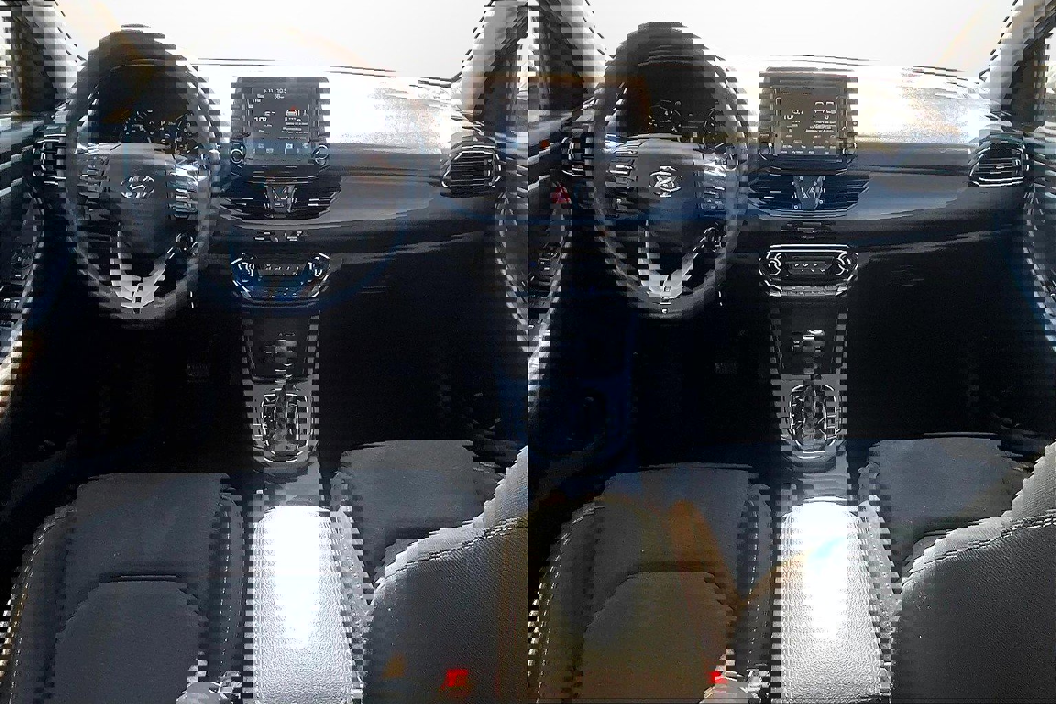 Used 2018 Hyundai Elantra GT image 14