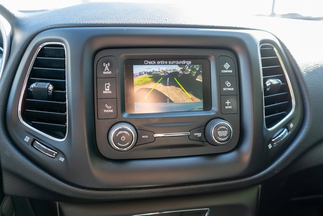 Used 2018 Jeep Compass Latitude w/ Cold Weather Group image 26