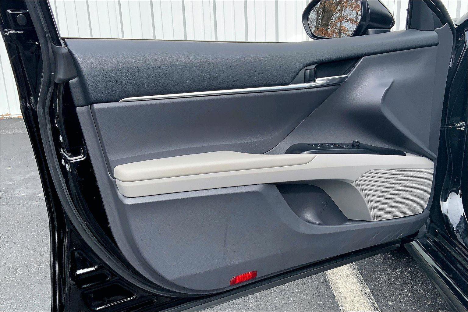 Used 2020 Toyota Camry SE w/ Convenience Package image 22