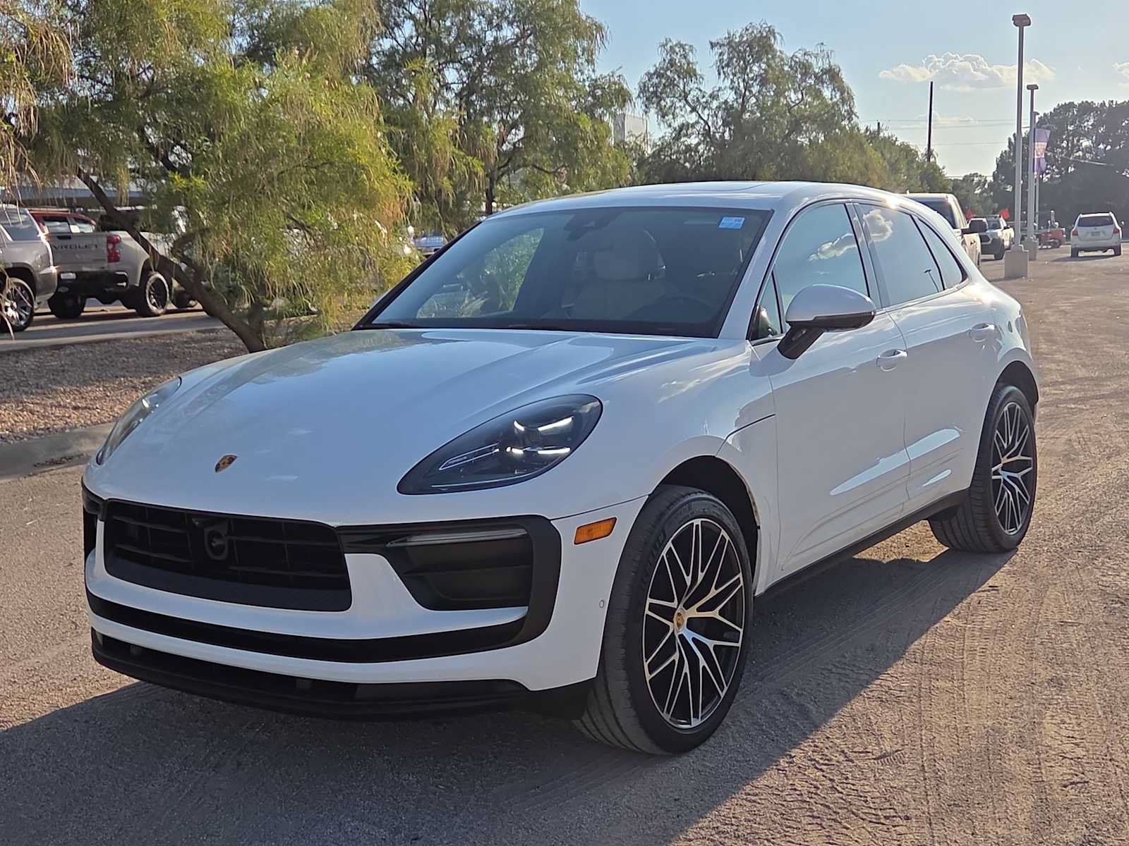 Used 2022 Porsche Macan AWD/4WD image 4