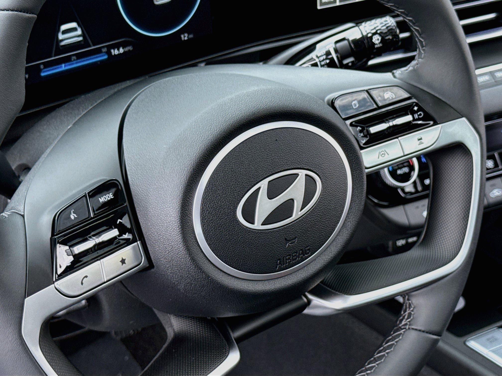 New 2026 Hyundai Elantra Limited FWD image 5