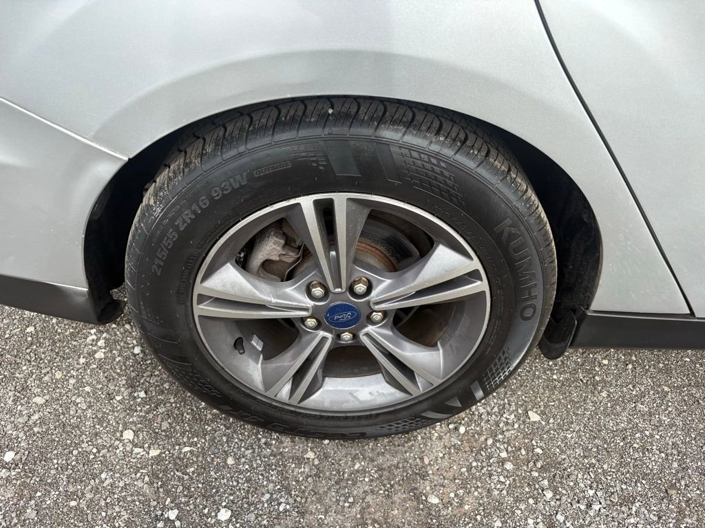 Used 2018 Ford Focus SE w/ SE Appearance Package image 19