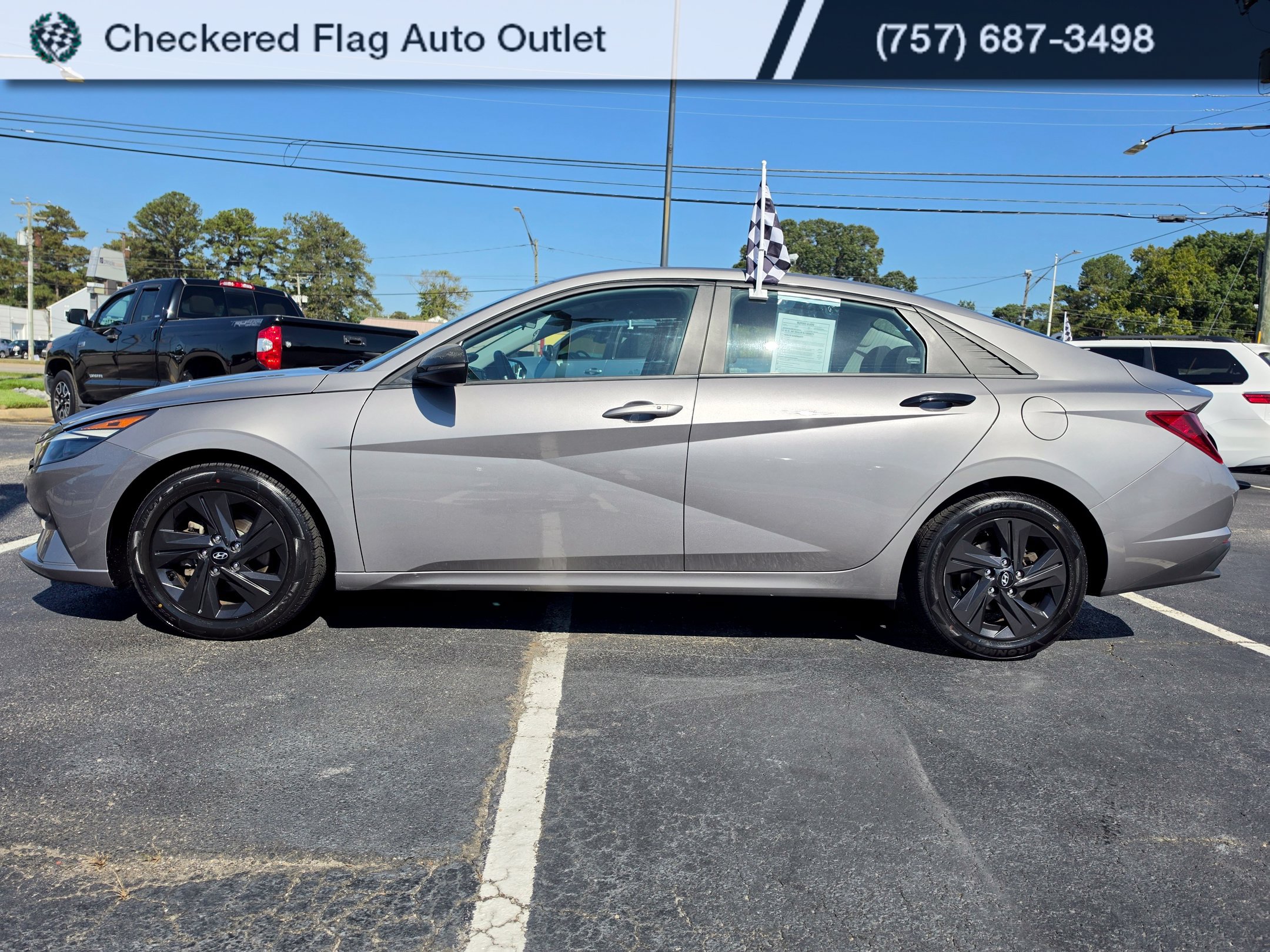 Used 2022 Hyundai Elantra SEL w/ Convenience Package FWD image 2