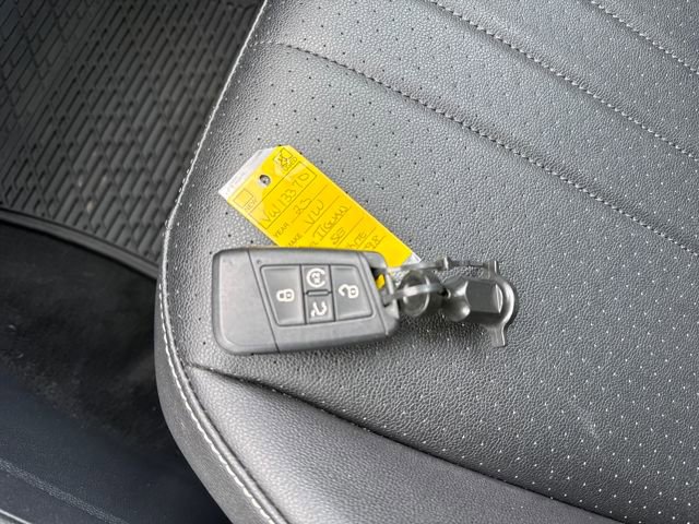 Certified 2023 Volkswagen Tiguan SE w/ Panoramic Sunroof Package image 36