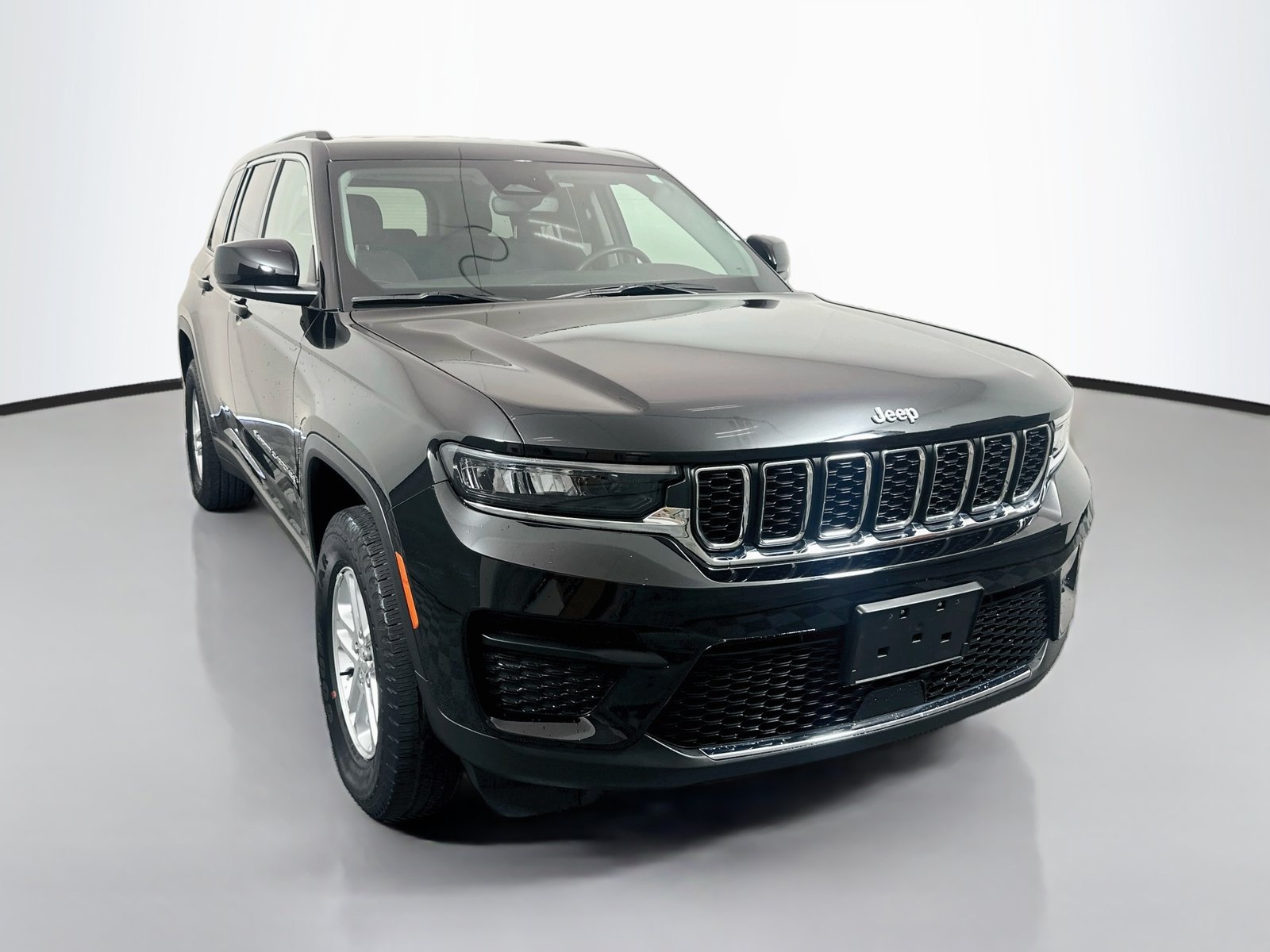 Used 2023 Jeep Grand Cherokee Laredo