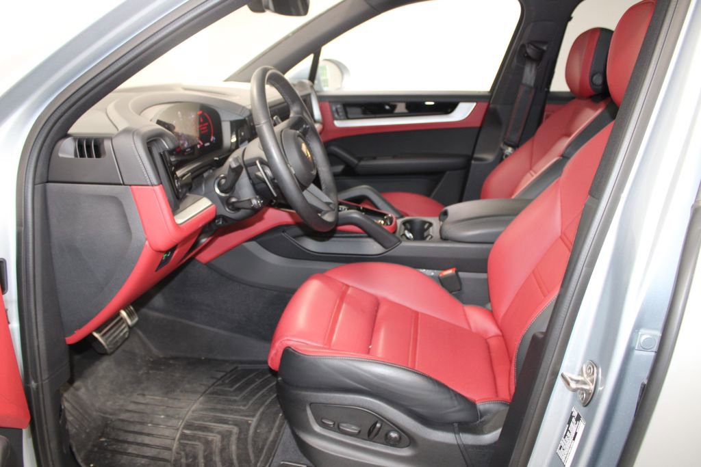 Used 2024 Porsche Cayenne image 17