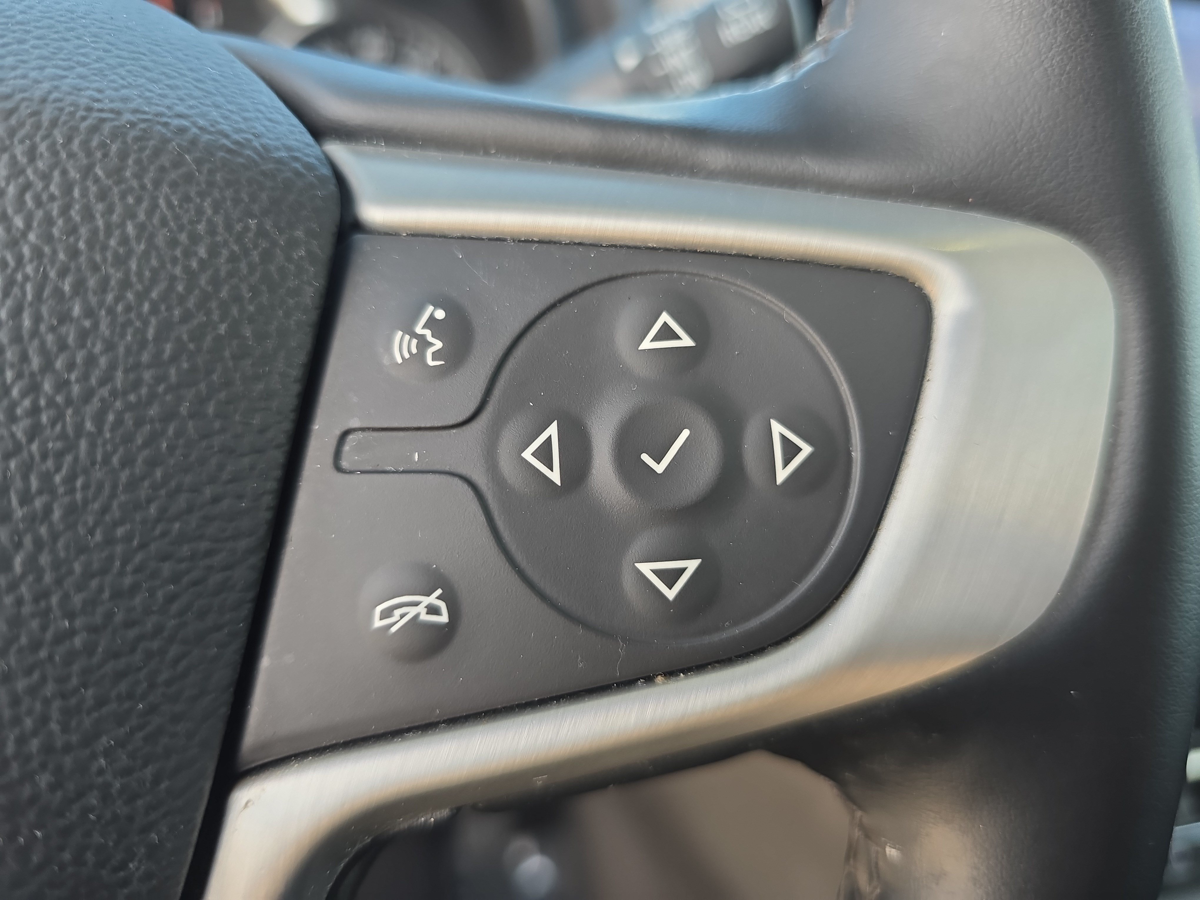 Used 2024 GMC Terrain SLT AWD/4WD image 18