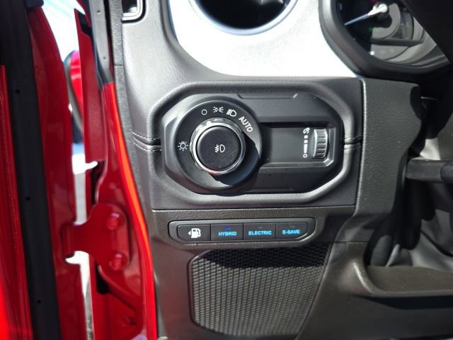 Used 2025 Jeep Wrangler Unlimited Sahara w/ Safety Group AWD/4WD image 12