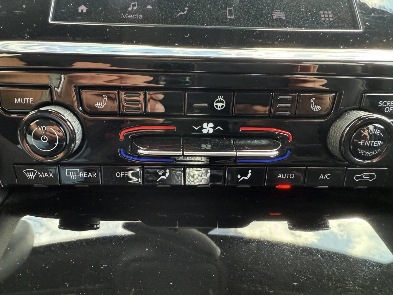 Used 2024 Jeep Grand Cherokee L Laredo image 20