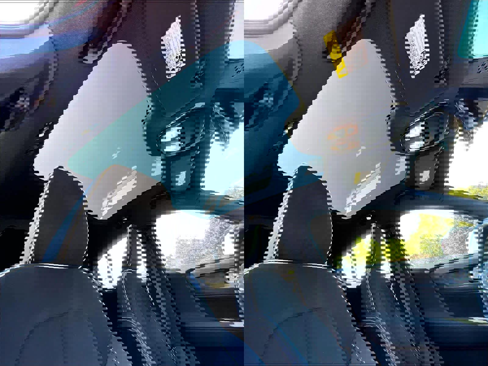 Used 2022 Volvo C40 P8 Recharge Ultimate image 25