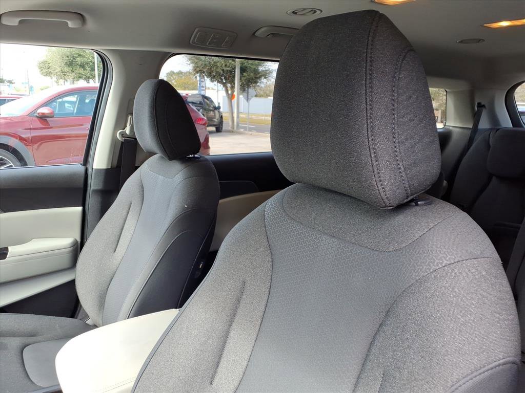 Used 2024 Kia Carnival LX image 14