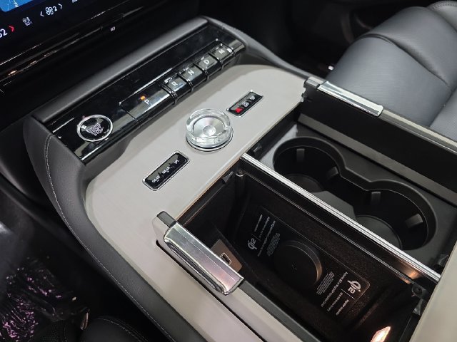 New 2027 Lincoln Navigator Reserve w/ Jet Appearance Package AWD/4WD image 22