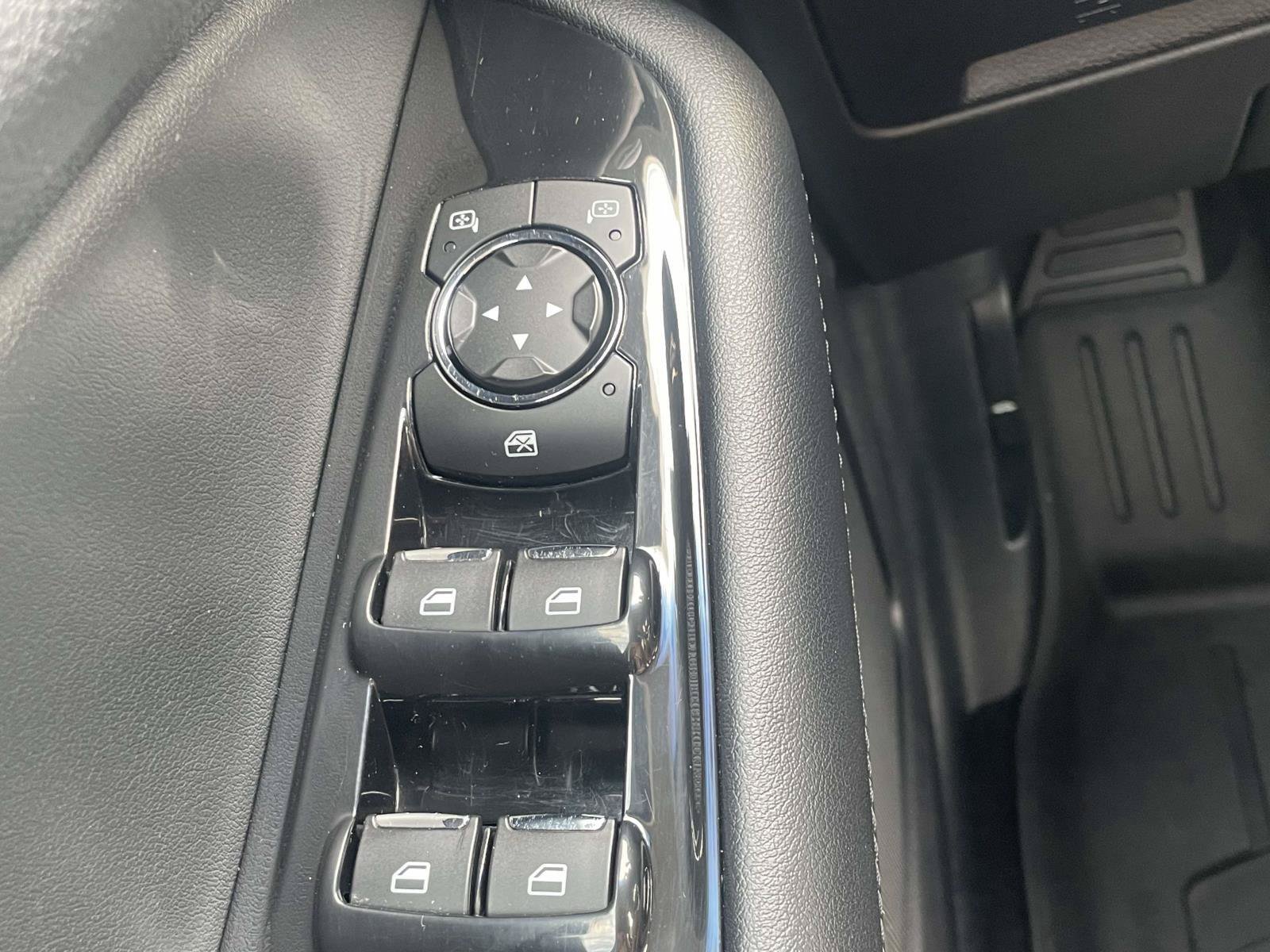 Used 2020 Ford Edge SEL w/ Convenience Package FWD image 24