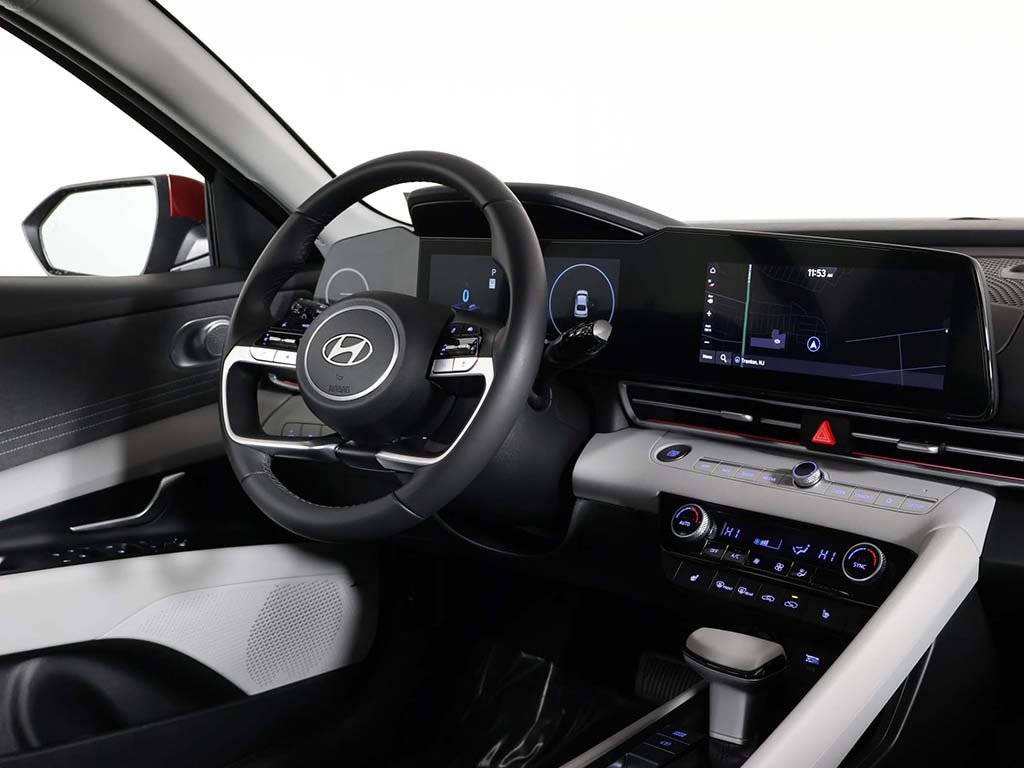 Certified 2025 Hyundai Elantra Limited image 28
