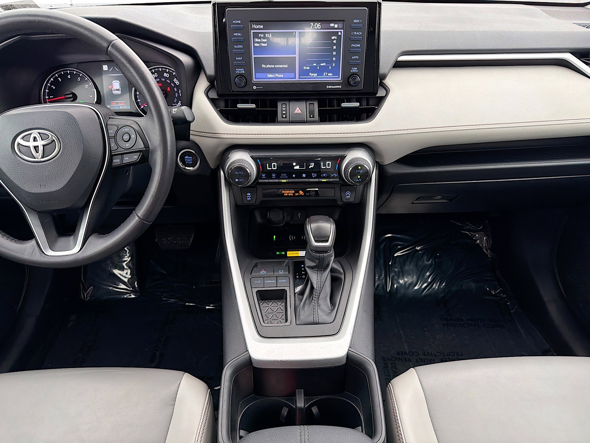 Used 2022 Toyota RAV4 XLE Premium image 18