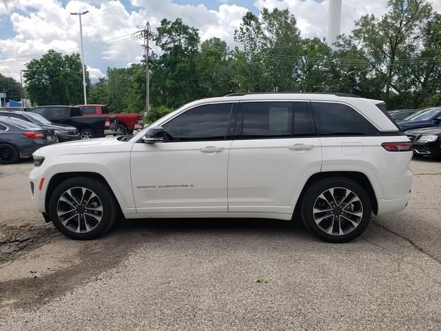 Used 2023 Jeep Grand Cherokee Overland w/ Luxury Tech Group IV AWD/4WD image 7
