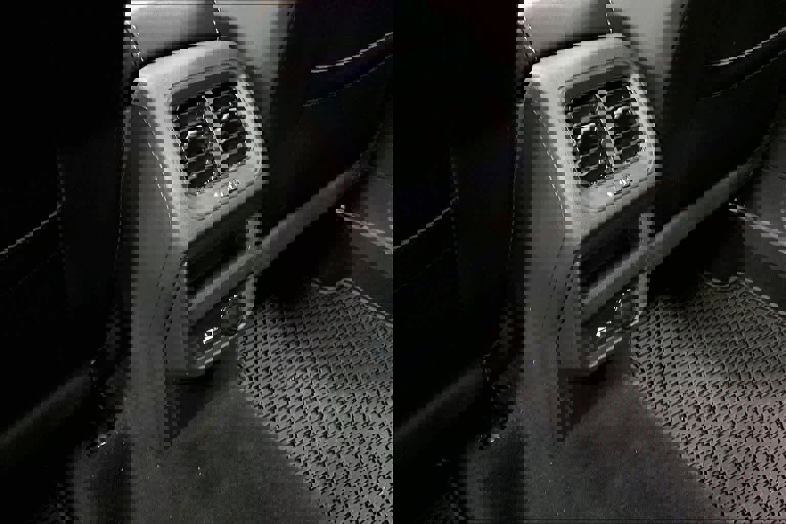 Used 2022 Volkswagen Tiguan SE R-Line image 38