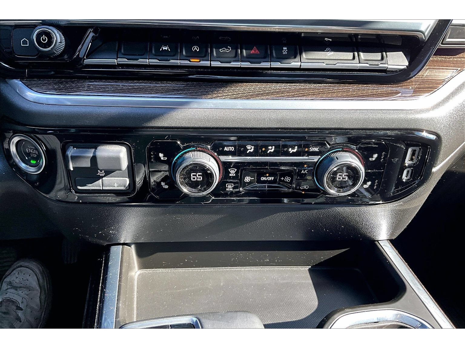 Used 2025 Chevrolet Silverado 1500 LT Trail Boss w/ Convenience Package II AWD/4WD image 24