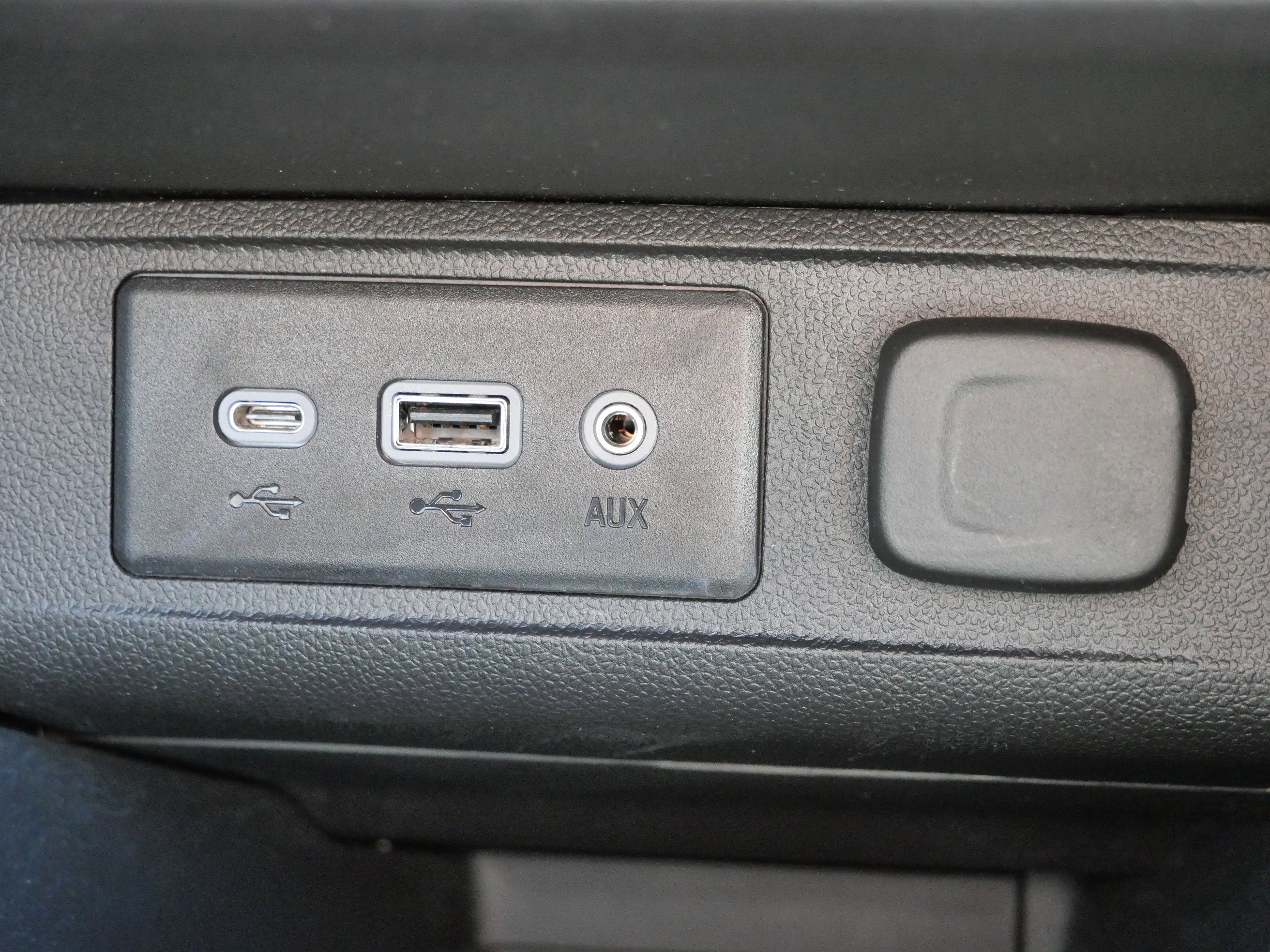 Used 2023 Buick Encore GX Essence w/ Experience Buick Package image 25