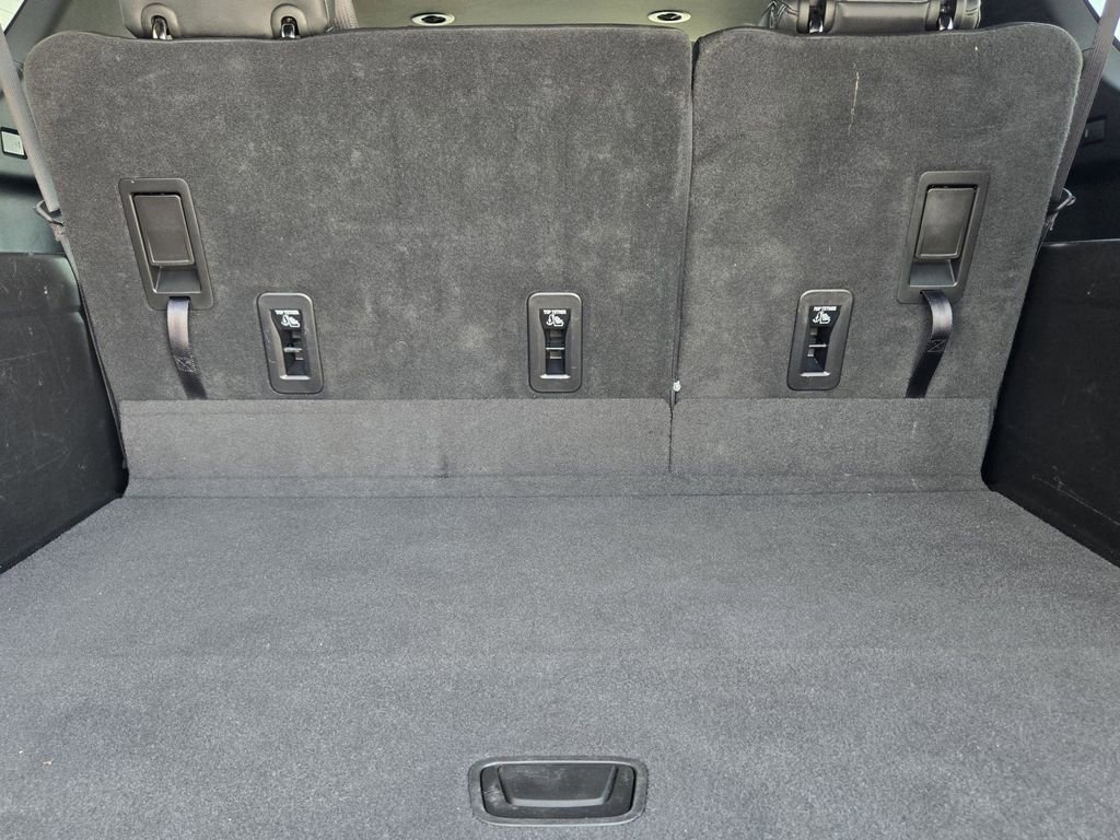 Used 2023 Chevrolet Suburban LT image 31